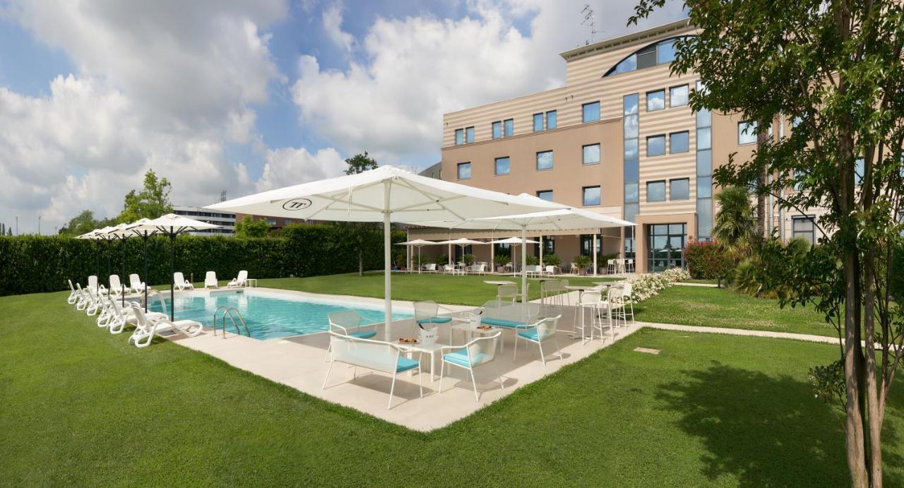 Hotel Omnia โนเวนตา ดิ ปิอาเว ภายนอก รูปภาพ