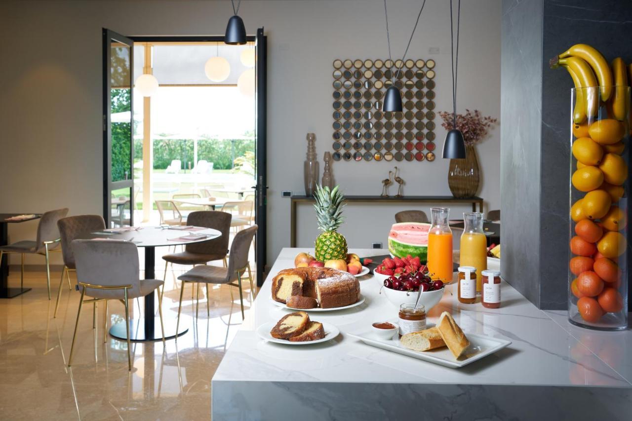 Hotel Omnia โนเวนตา ดิ ปิอาเว ภายนอก รูปภาพ