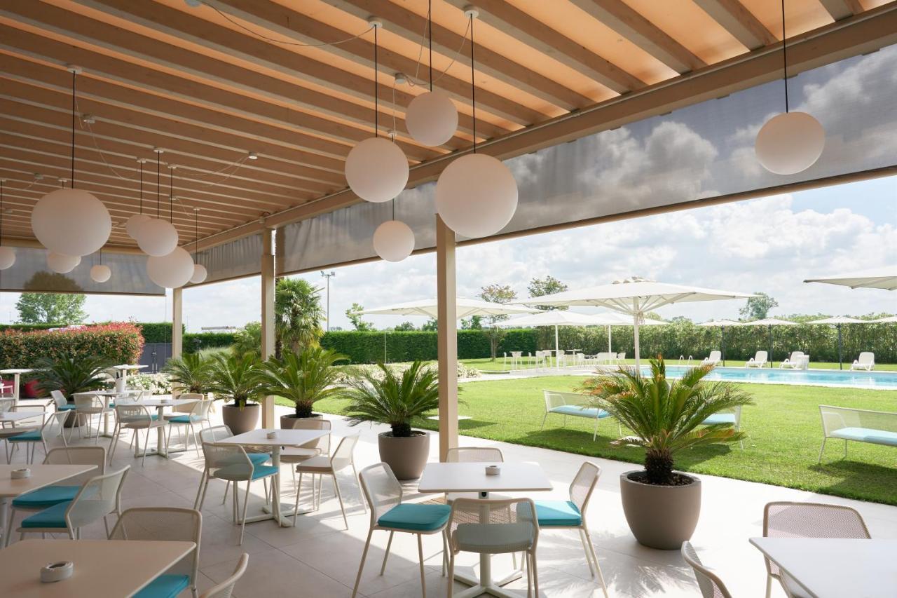Hotel Omnia โนเวนตา ดิ ปิอาเว ภายนอก รูปภาพ