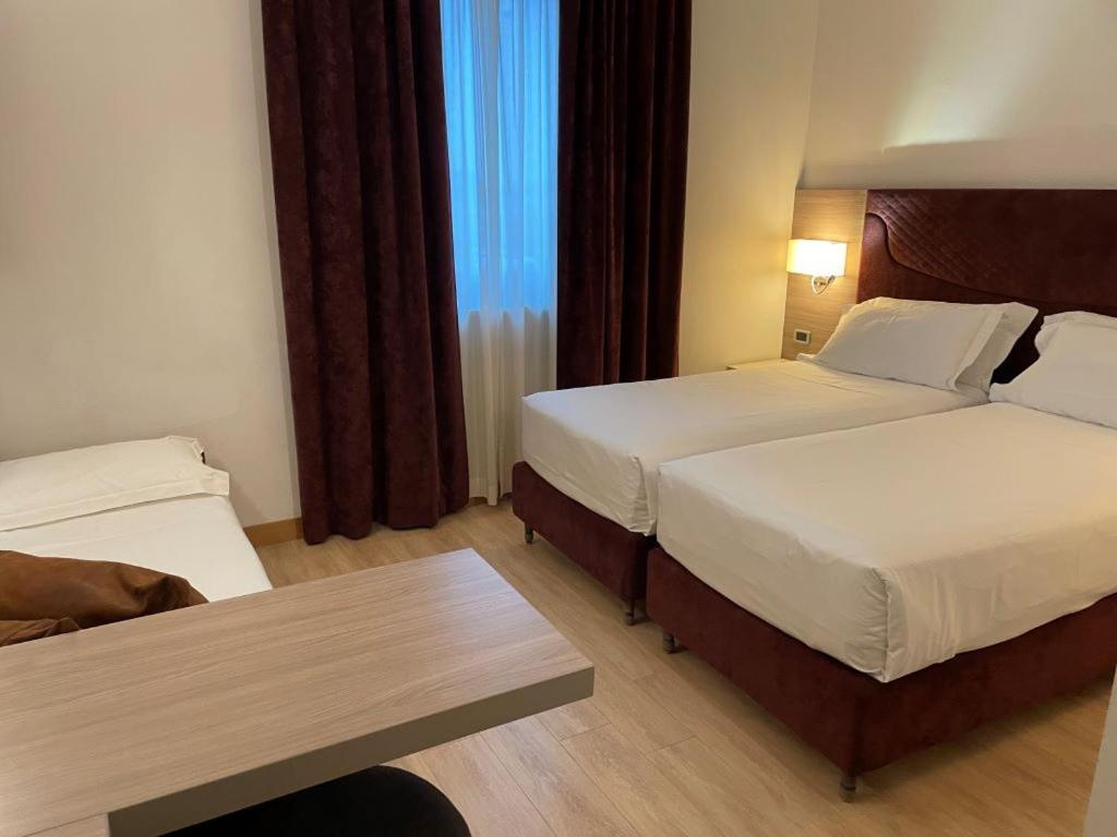 Hotel Omnia โนเวนตา ดิ ปิอาเว ภายนอก รูปภาพ
